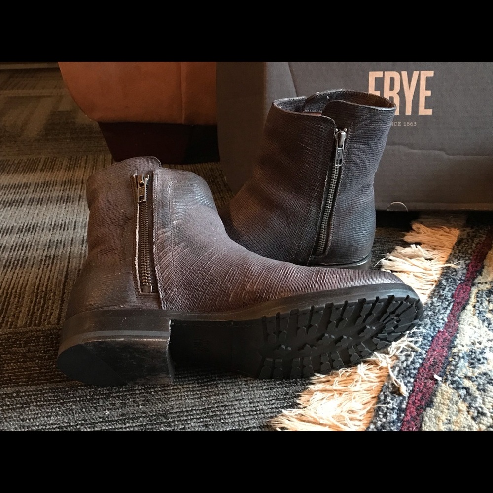 Frye Natalie Double Zip in charcoal
